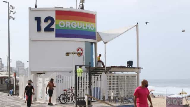 Rio celebra mês de orgulho LGBTI+ com instalação de painéis na orla