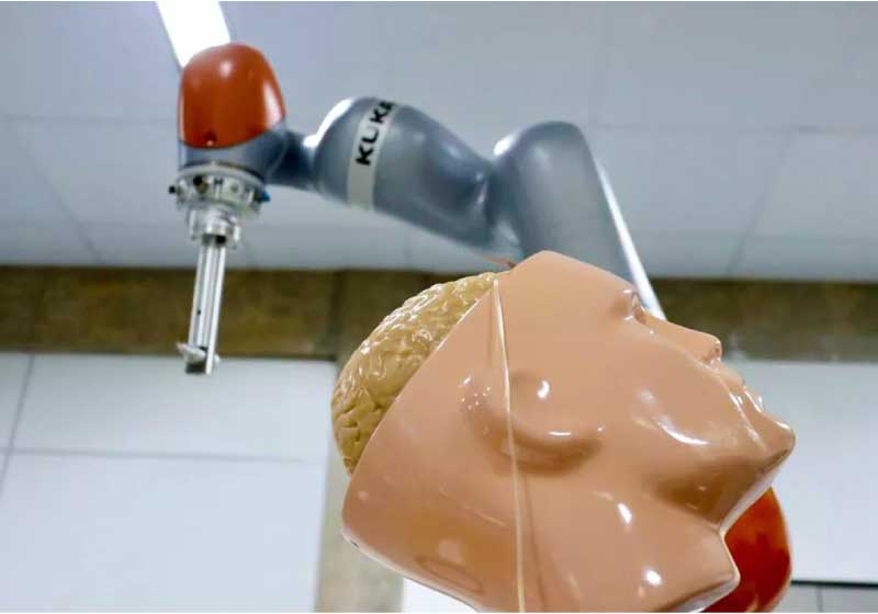 Pesquisadores da USP desenvolvem robô para auxiliar em neurocirurgias