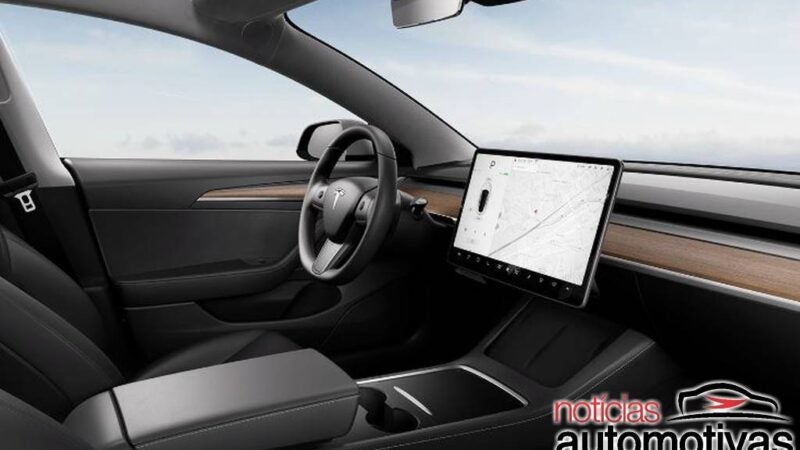 Tesla habilita câmera para motoristas com Auto Pilot ligado