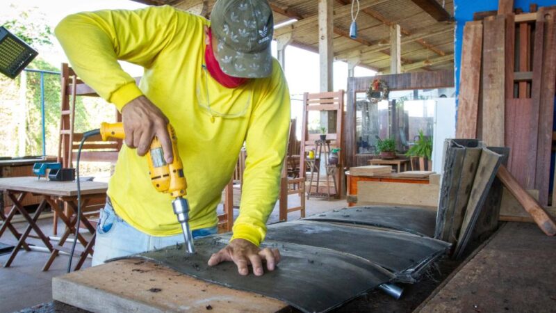 Reeducandos realizam produção de mais de mil abafadores para o Corpo de Bombeiros Militar de Mato Grosso