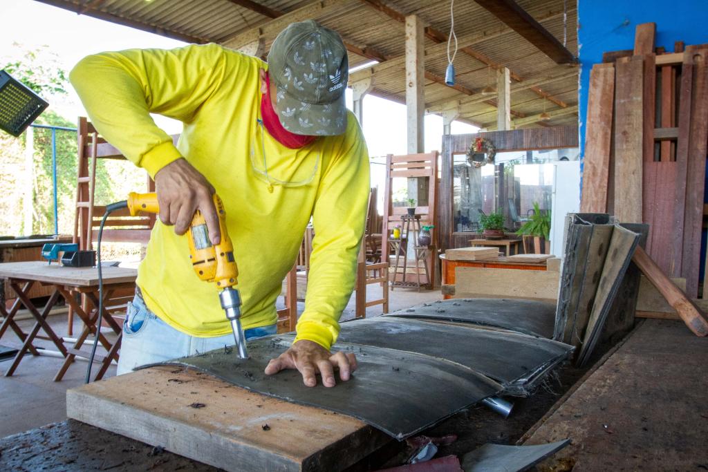 Reeducandos realizam produção de mais de mil abafadores para o Corpo de Bombeiros Militar de Mato Grosso