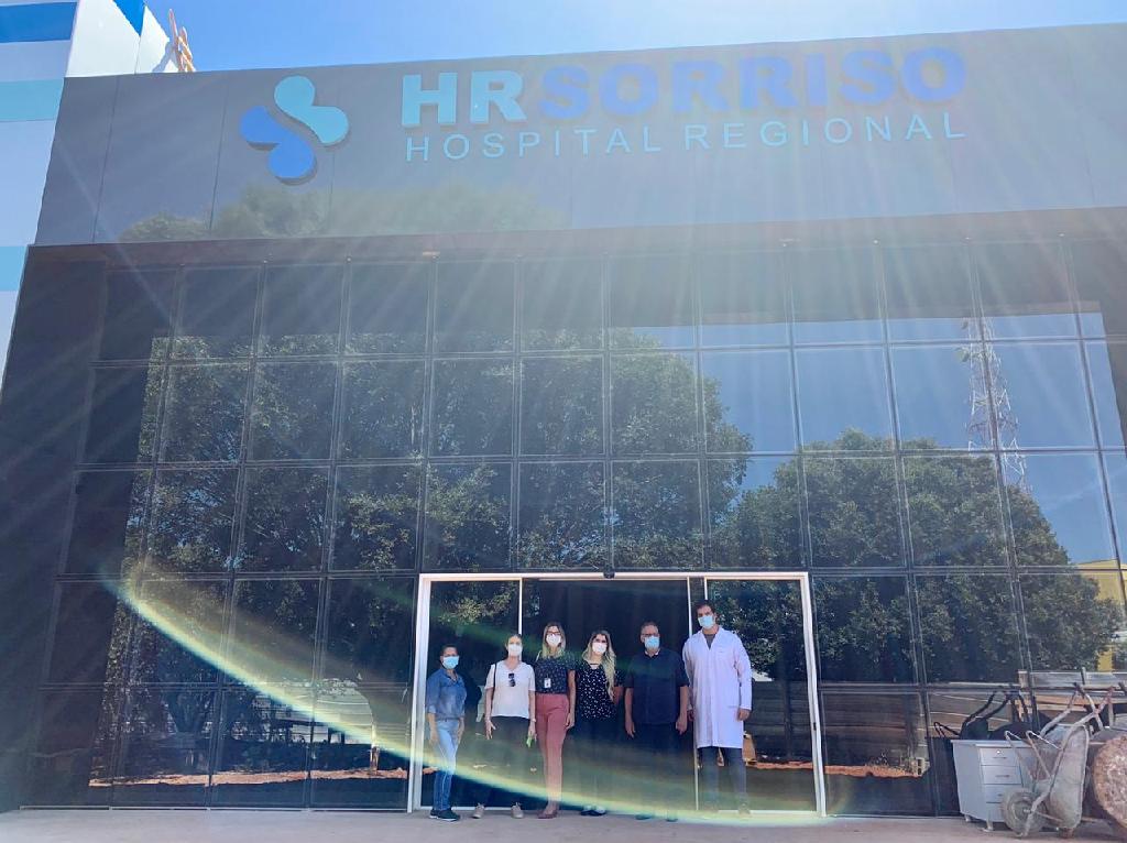 Secretário de Saúde vistoria obra do Hospital Regional de Sorriso e cobra construtora