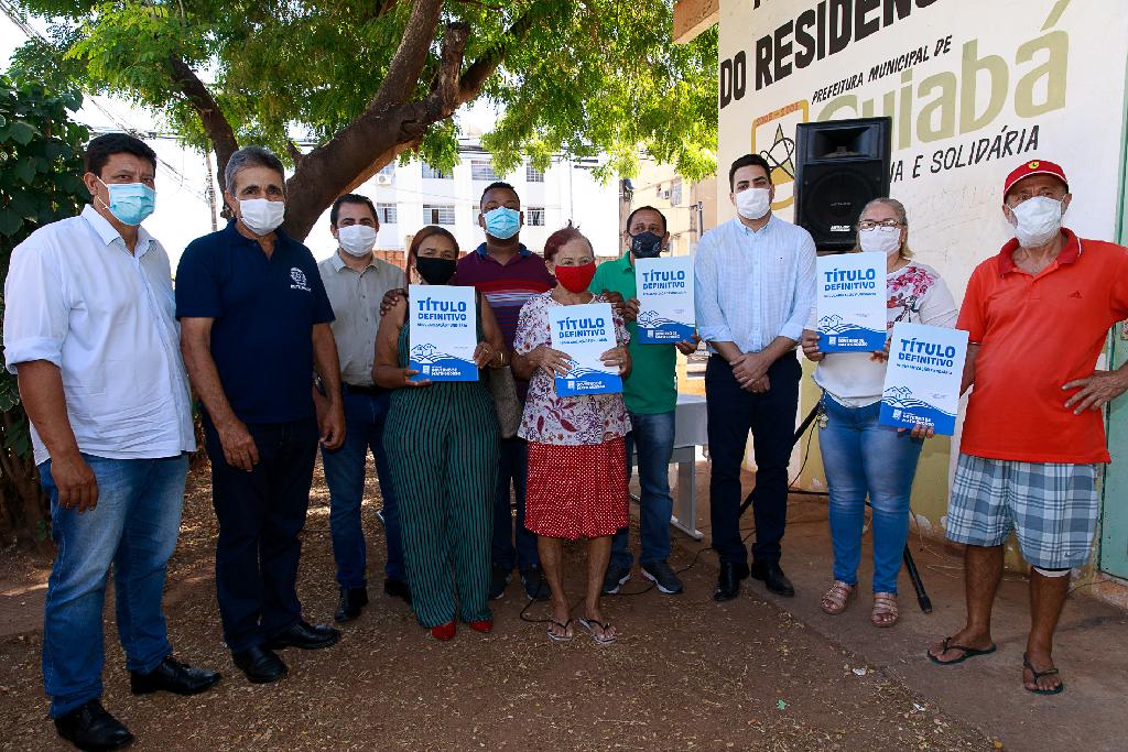 Governo retoma entrega de escrituras de imóveis para famílias dos bairros de Cuiabá