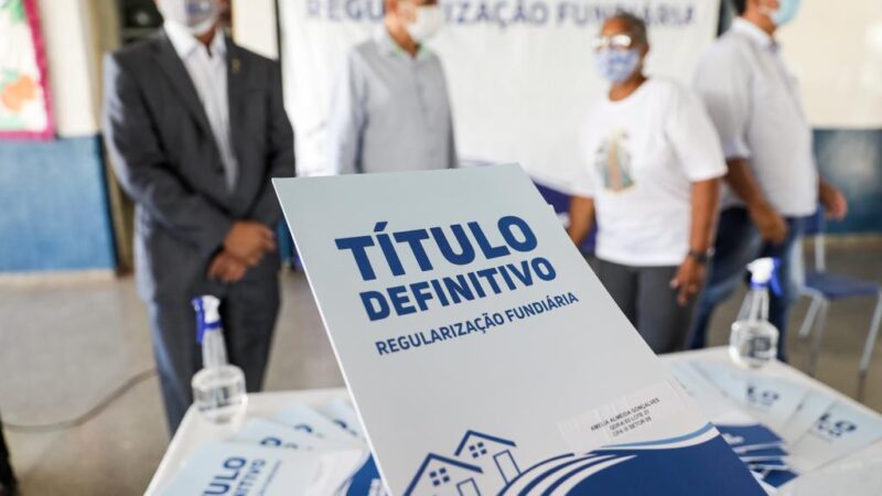Governo entrega títulos definitivos para 600 moradores do bairro São João Del Rey em Cuiabá