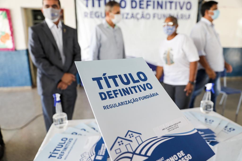 Governo entrega títulos definitivos para 600 moradores do bairro São João Del Rey em Cuiabá