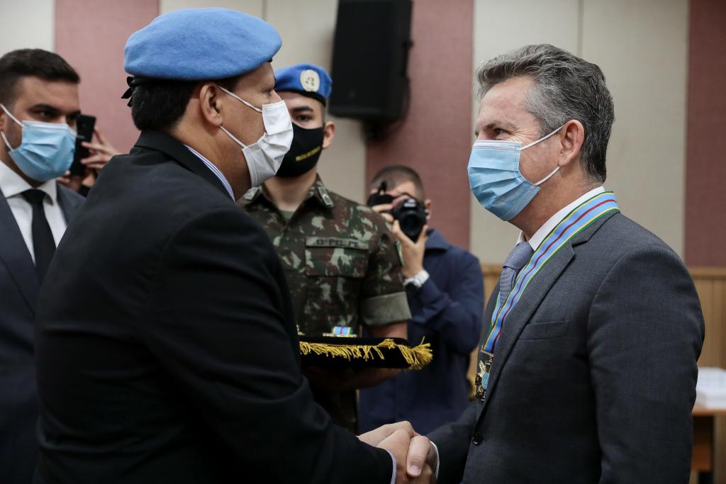 Governador de MT recebe honraria por ações voltadas à saúde, segurança alimentar e segurança pública