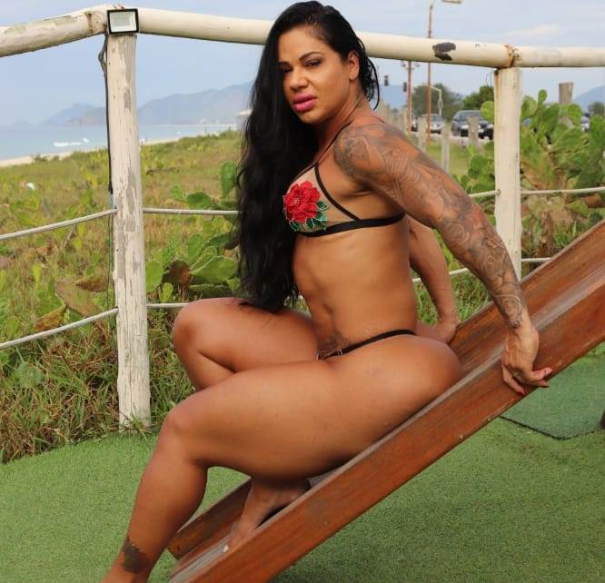 Vanessa Ataides faz seguro de 2 milhões para bumbum de 126cm