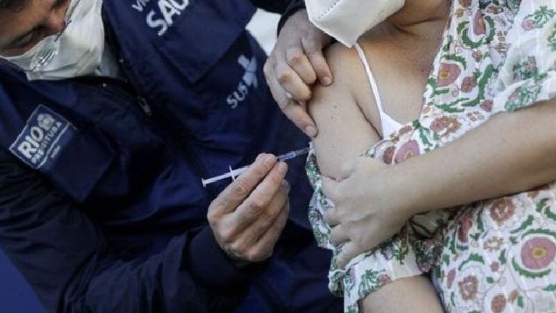 Brasil bate recorde na vacinação e aplica 2,5 milhões de doses em 24h