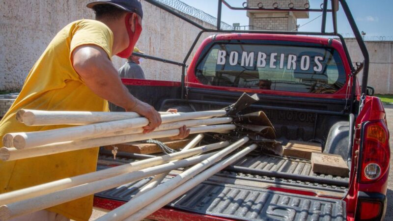 Corpo de Bombeiros entrega abafadores para auxiliar no combate aos incêndios no Pantanal