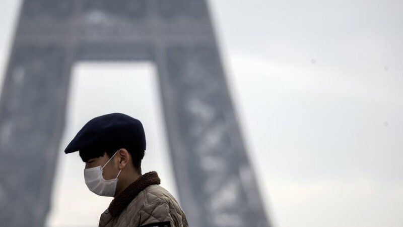 França retira obrigatoriedade do uso de máscaras ao ar livre