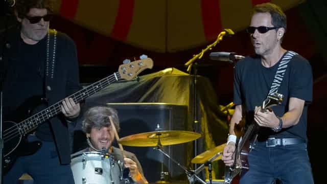 Titãs se posicionam contra governo Bolsonaro nas redes sociais