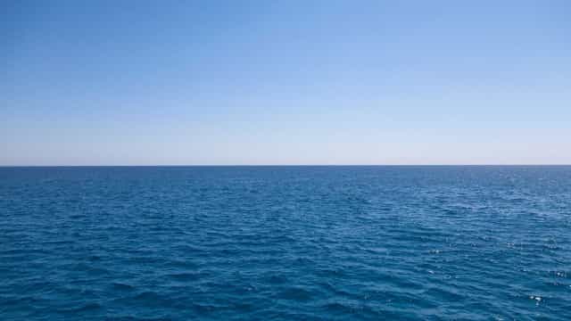Turista desaparece após saltar de lancha para o mar em Bertioga