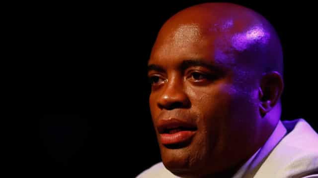 Anderson Silva vence o ex-campeão mundial Julio Cezar Chávez Jr. na volta ao boxe