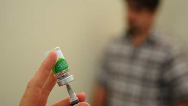 Com baixa adesão, vacinação contra a gripe entra na terceira fase