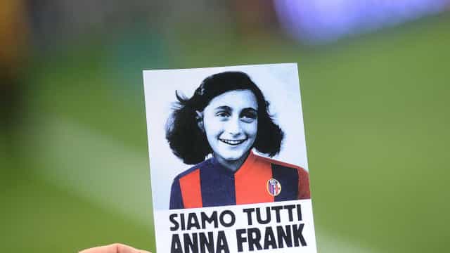 Influenciadora que criticou quadrinhos de Anne Frank vende obra em sua livraria