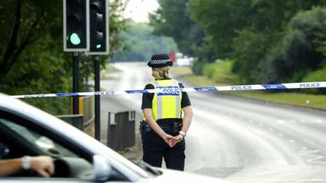 Mulher grávida morre atropelada em frente ao marido no Reino Unido