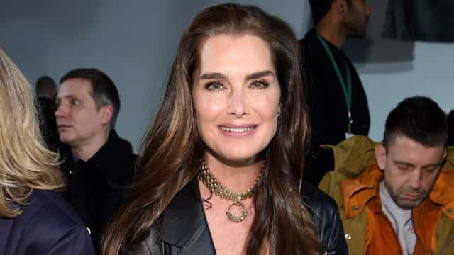 Brooke Shields fala sobre dificuldades na recuperação após quebrar perna