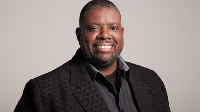 Péricles lança parceria com Liniker, prepara álbum e faz estreia no cinema