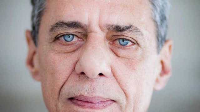 Chico Buarque, que completa 77 anos hoje, protesta contra Bolsonaro no Rio