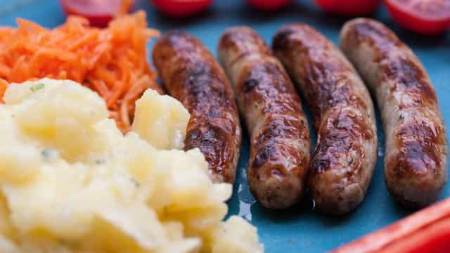 ‘Guerra das linguiças’ entre Reino Unido e Europa ganha 3 meses de trégua