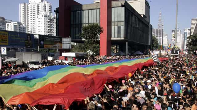 Parada do Orgulho LGBT tem shows e conscientização sobre HIV/Aids