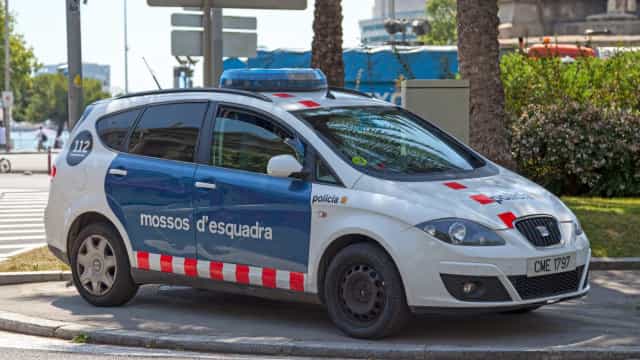 Mulher corta pênis de suposto agressor sexual em bar de Barcelona