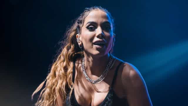 Anitta culpa Bolsonaro pelas 500 mil pessoas mortas por Covid no Brasil