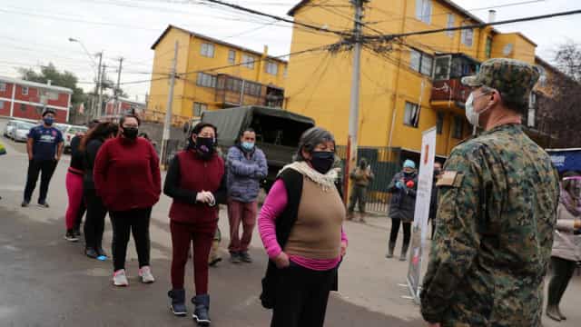 Chile já avalia terceira dose e combinação de imunizantes contra a Covid