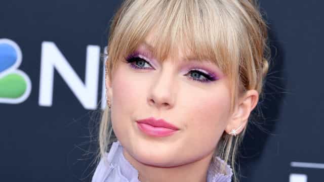 Taylor Swift anuncia que regravação do álbum ‘Red’ será lançada em novembro
