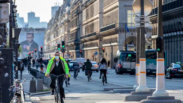 França anuncia fim do toque de recolher e da obrigatoriedade do uso de máscaras