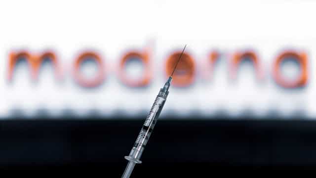 Queiroga diz que negocia 100 milhões de doses de vacinas da Moderna