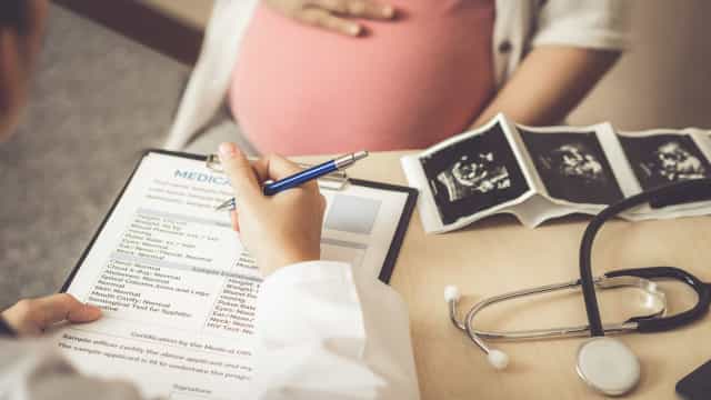 Menina de 11 anos é a mãe mais jovem do Reino Unido