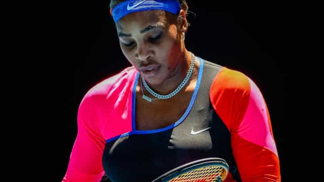 Serena sofre, mas vence romena e passa para a terceira rodada em Roland Garros