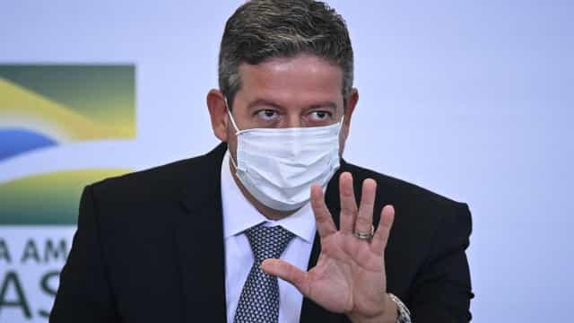 Lira promete instalar hoje comissão que analisará reforma administrativa