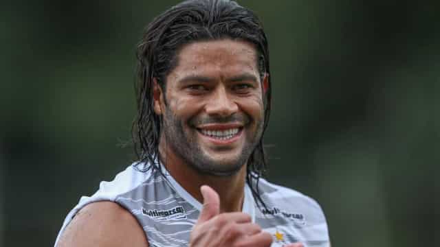 Hulk não se abate com críticas no retorno ao Brasil e elogia Cuca no Atlético-MG