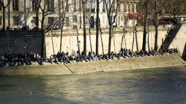 Italiana morre após ser atropelada por patinete em Paris