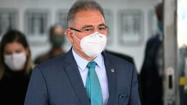 Senado: todos acima de 18 anos devem receber 1ª dose até setembro, diz Queiroga