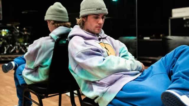 Vídeo de Justin Bieber pedindo que fãs saiam da sua porta se torna viral