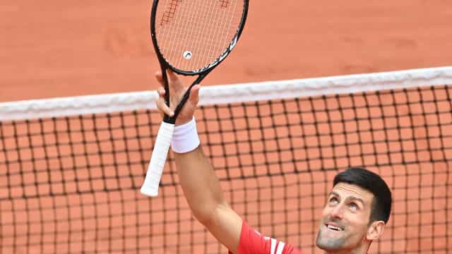 Djokovic atropela lituano, mantém passeio em Roland Garros e já está nas oitavas