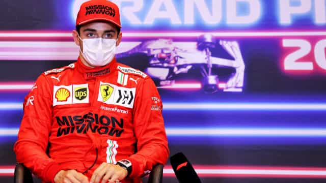 Leclerc bate Hamilton e Verstappen para conquistar a pole position no Azerbaijão