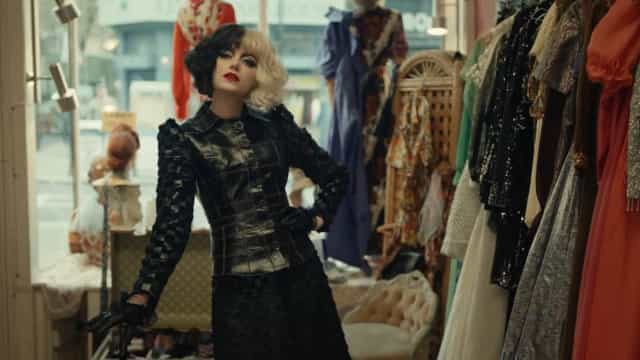 Cruella estilista retalha costura pulsante e faz caricatura ególatra da moda