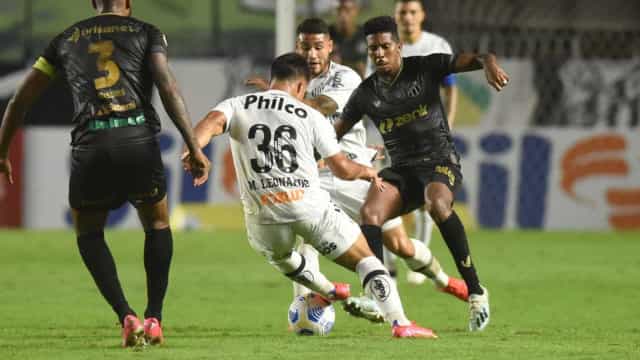 Santos faz três no Ceará e comemora primeira vitória no Brasileirão