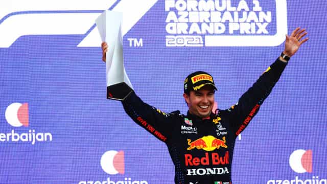 Max Verstappen bate, Hamilton erra e Sergio Perez vence o GP do Azerbaijão