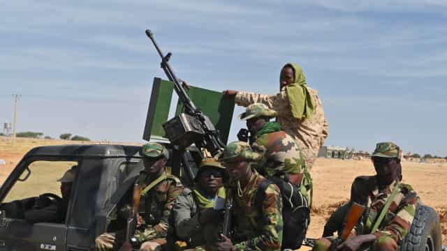 Grupo rival diz que líder do Boko Haram cometeu suicídio