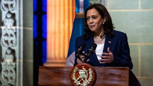 ‘Não venham’, diz Kamala em visita à Guatemala para discutir migração
