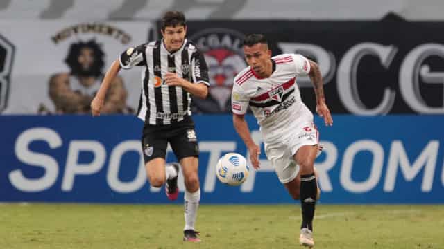 São Paulo passa em branco, perde para o Atlético e segue sem vencer no Brasileiro