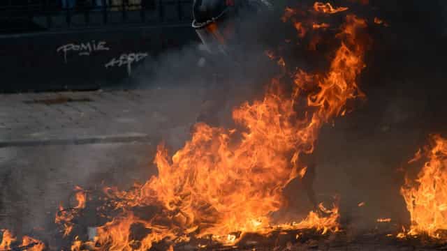 Ataque com carro-bomba deixa mais de 30 feridos na Colômbia; veja o vídeo