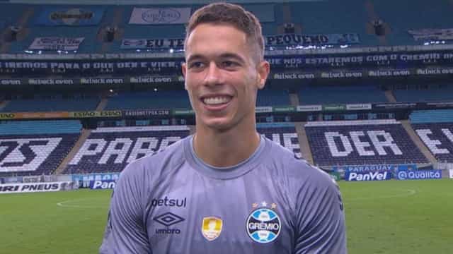 Brenno tem sintomas de gripe e desfalcará Grêmio diante do Sport