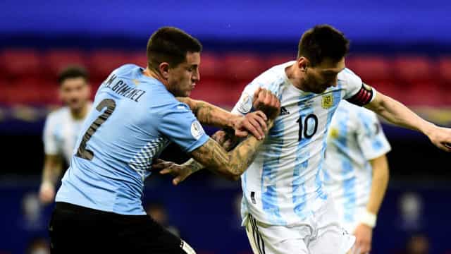 Com boa atuação de Messi, Argentina domina e vence o Uruguai em Brasília
