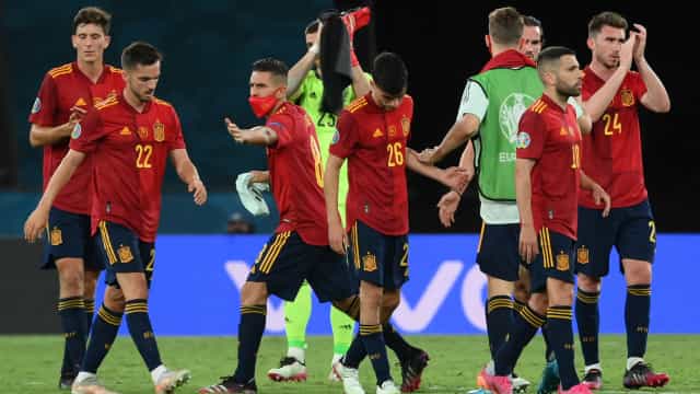 Espanha para no goleiro Szczesny e empata com a Polônia na Eurocopa